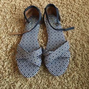 Toms sandals size 9.5